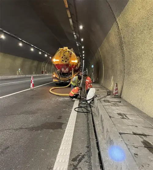 泰宁隧道排水渠清淤